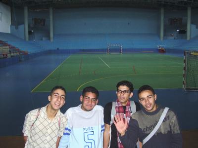 c moi avec mes amis au la salle omnisport d'agadir  aprés le match contre HUSA ou volley ball